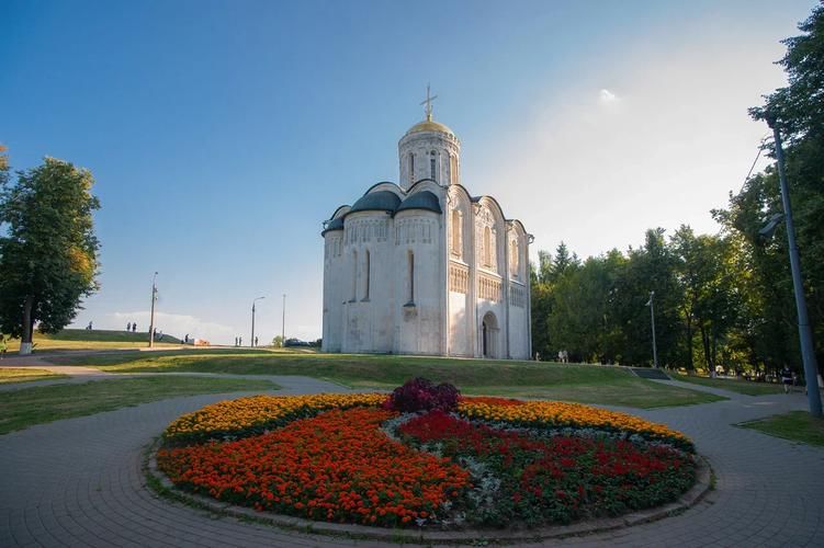 Семейная прогулка по Владимиру: тайны города и чудеса у Бабы Яги